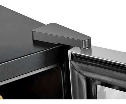 A Adega Climatizada 46 Garrafas 80L 220V combina design moderno, baixo ruído e alta eficiência. Porta de vidro duplo com moldura em inox, controle digital sensível ao toque e prateleiras em madeira nobre garantem elegância e desempenho superior.